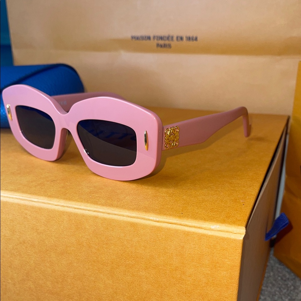 Loewe LW40114I Mauve Sunglasses  SOLD OUT IN STORES!